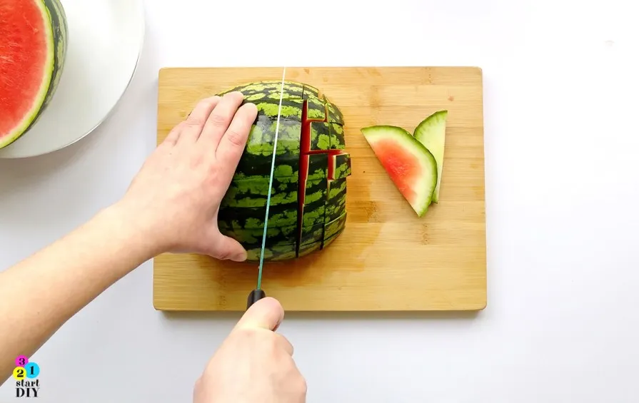 Jak pokroić arbuza? Proste i kreatywne sposoby na lato