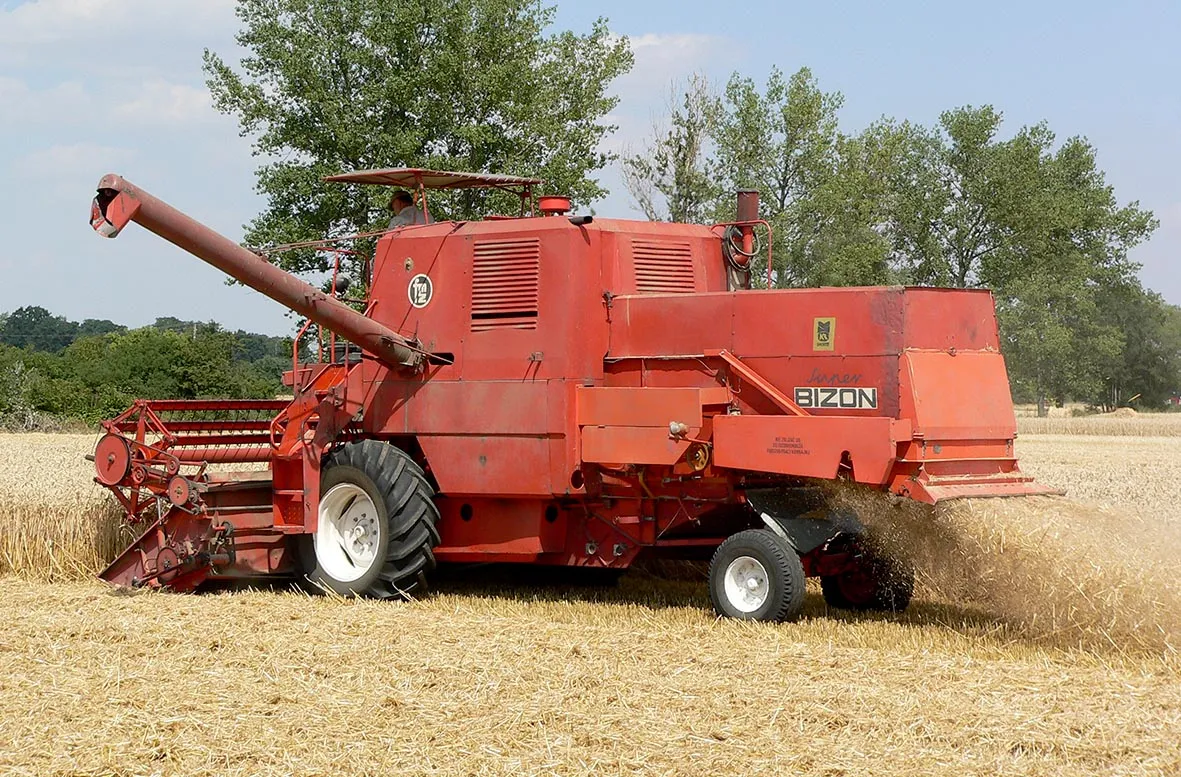 Bizon Z056: Co warto wiedzieć o cenach i wyposażeniu kombajnu?