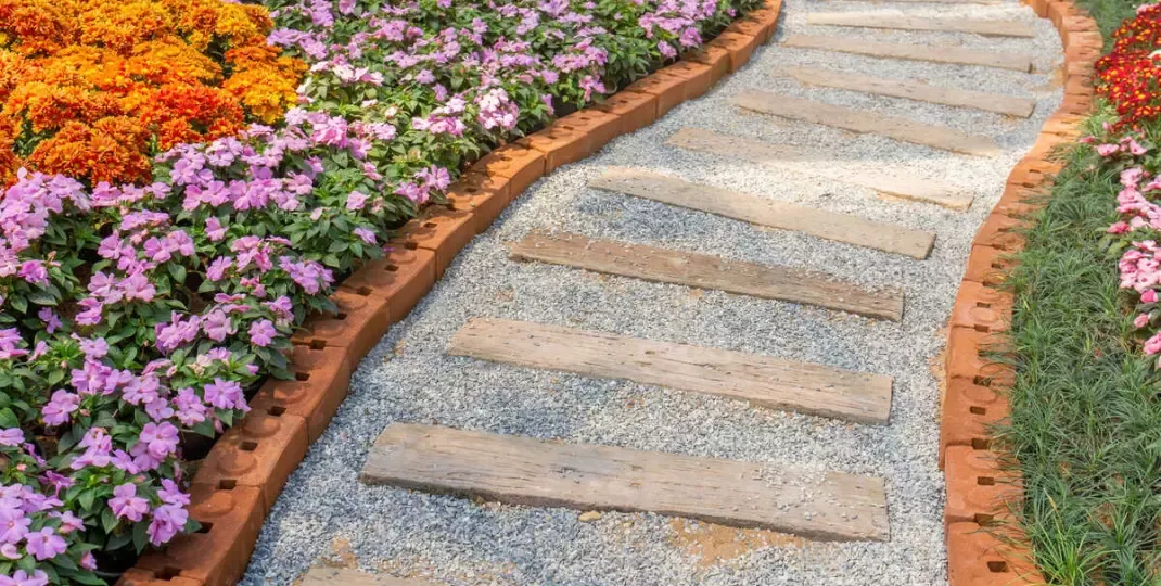 Co na chodnik? Najlepsze materiały, które zaoszczędzą Twój czas i pieniądze