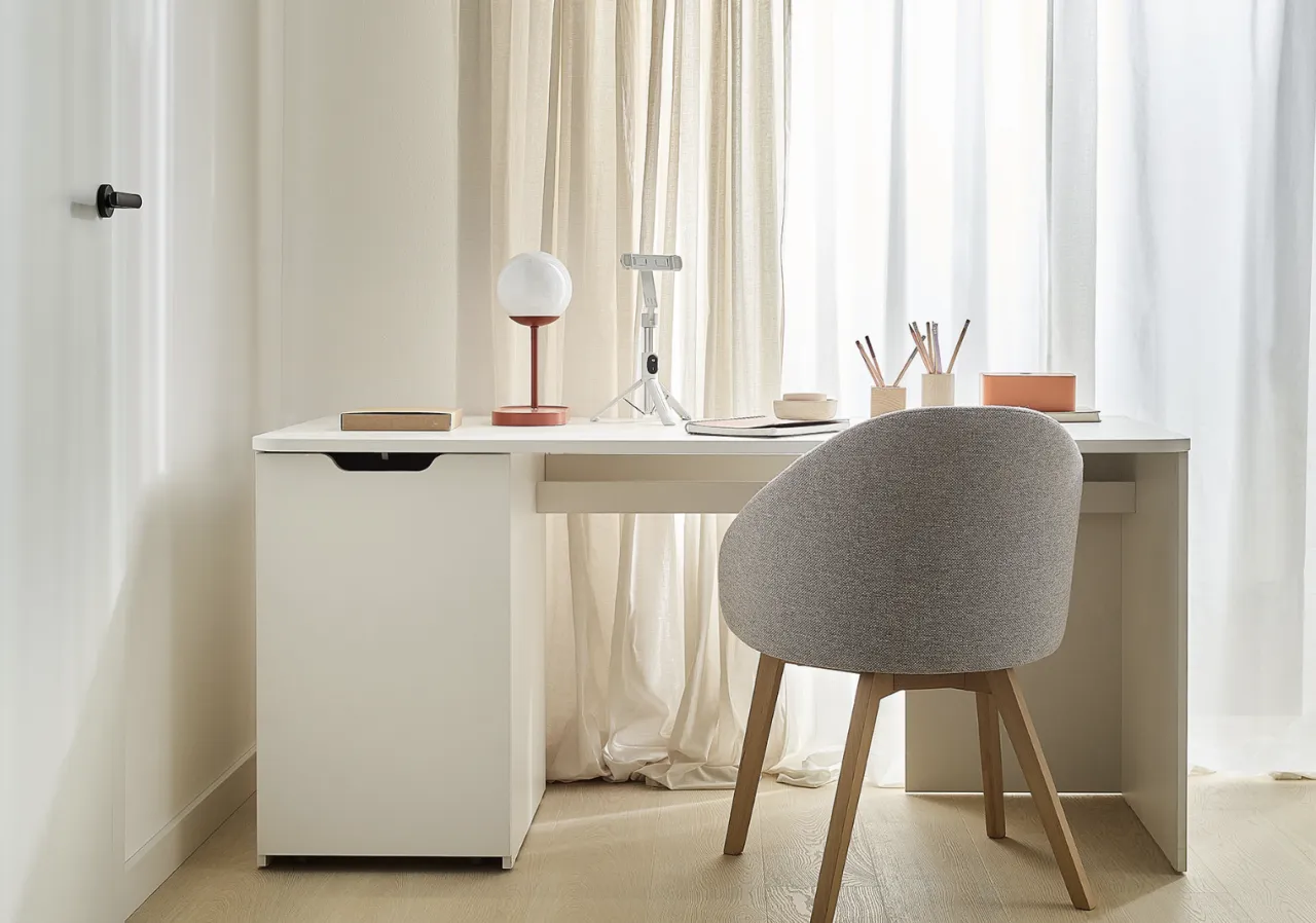 Biurko do pracy w trybie hybrydowym: ergonomia na małej powierzchni