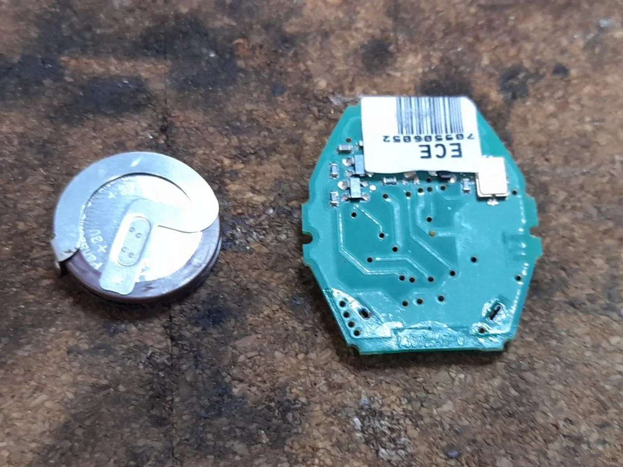 Jak łatwo naładować baterię w kluczyku BMW E60? Szybki poradnik