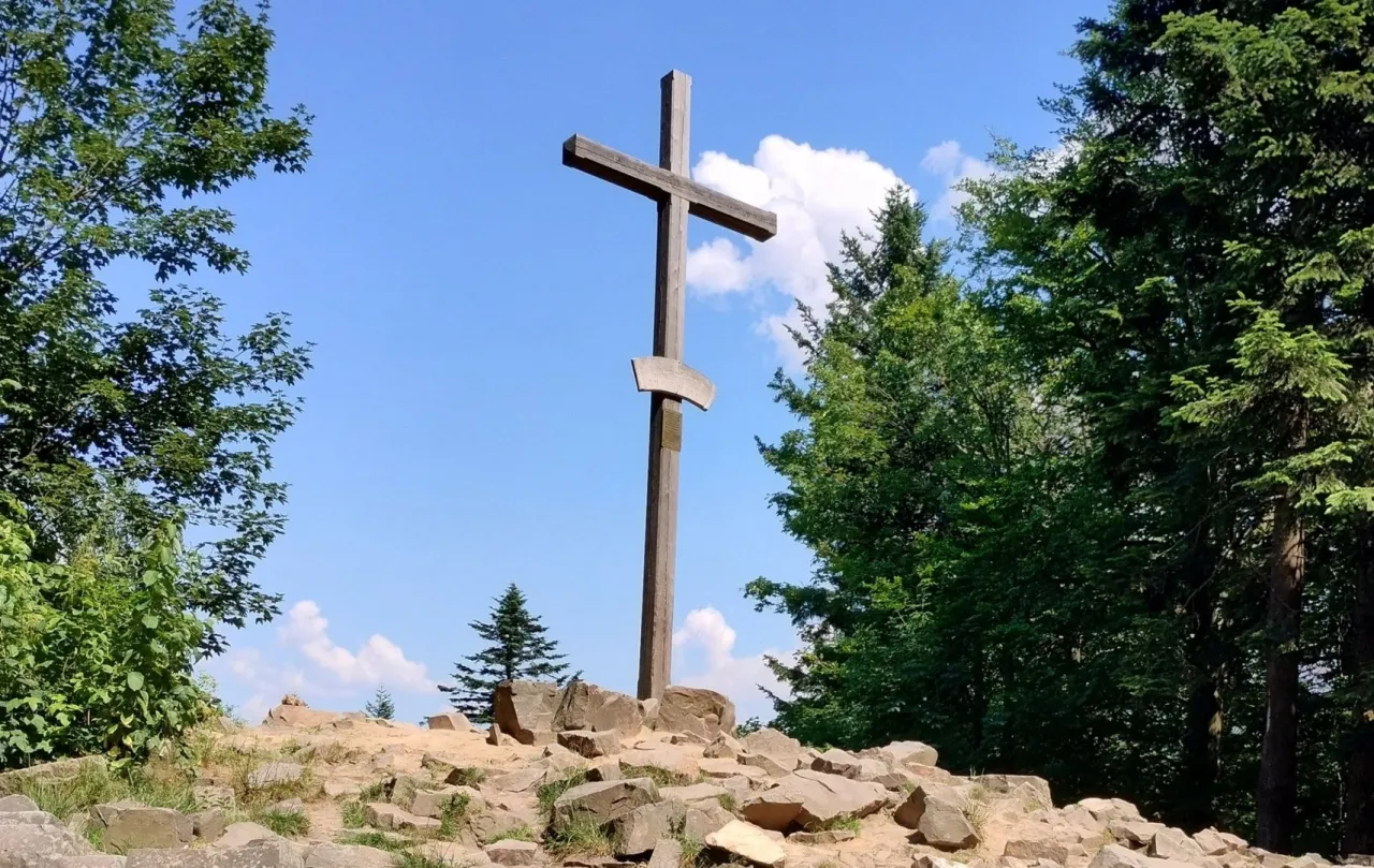 Najwyższy szczyt Gór Świętokrzyskich - odkryj tajemnice Łysicy