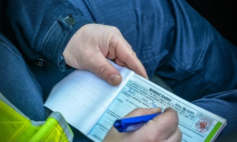 Jak rozłożyć mandat na raty i uniknąć problemów finansowych