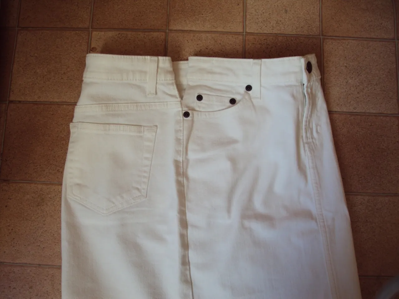 Jak poszerzyć spódnicę po bokach i uzyskać idealne dopasowanie