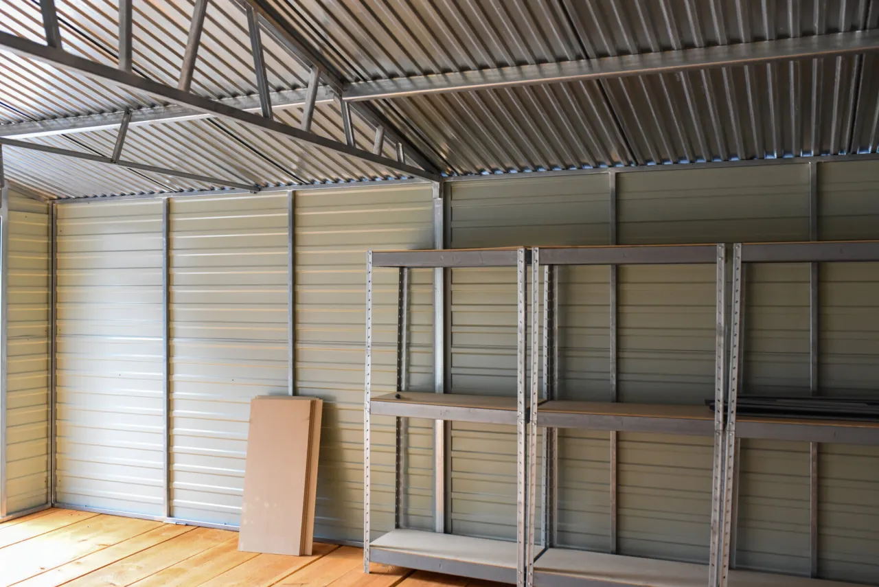 Warsztat w garażu: Jak urządzić funkcjonalną przestrzeń krok po kroku