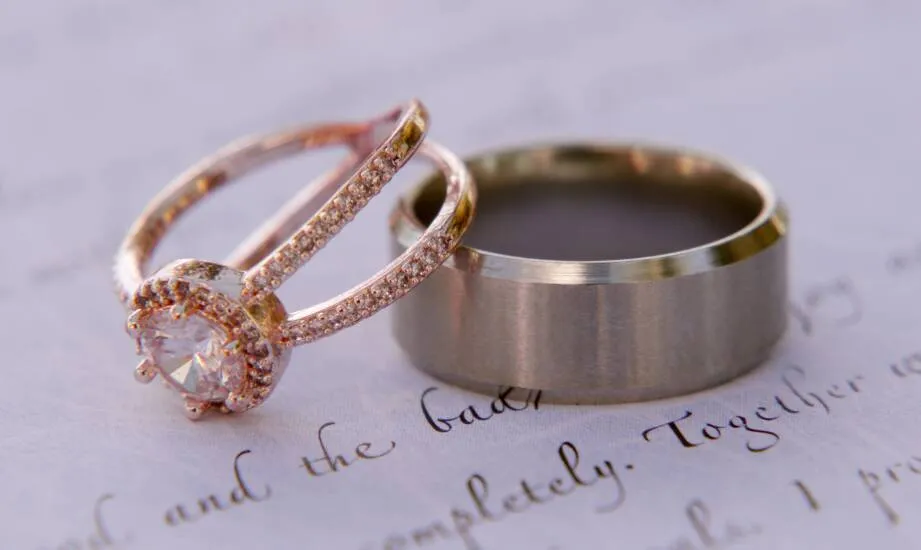 Czego symbolem są obrączki? Odkryj ich głębokie znaczenie miłości