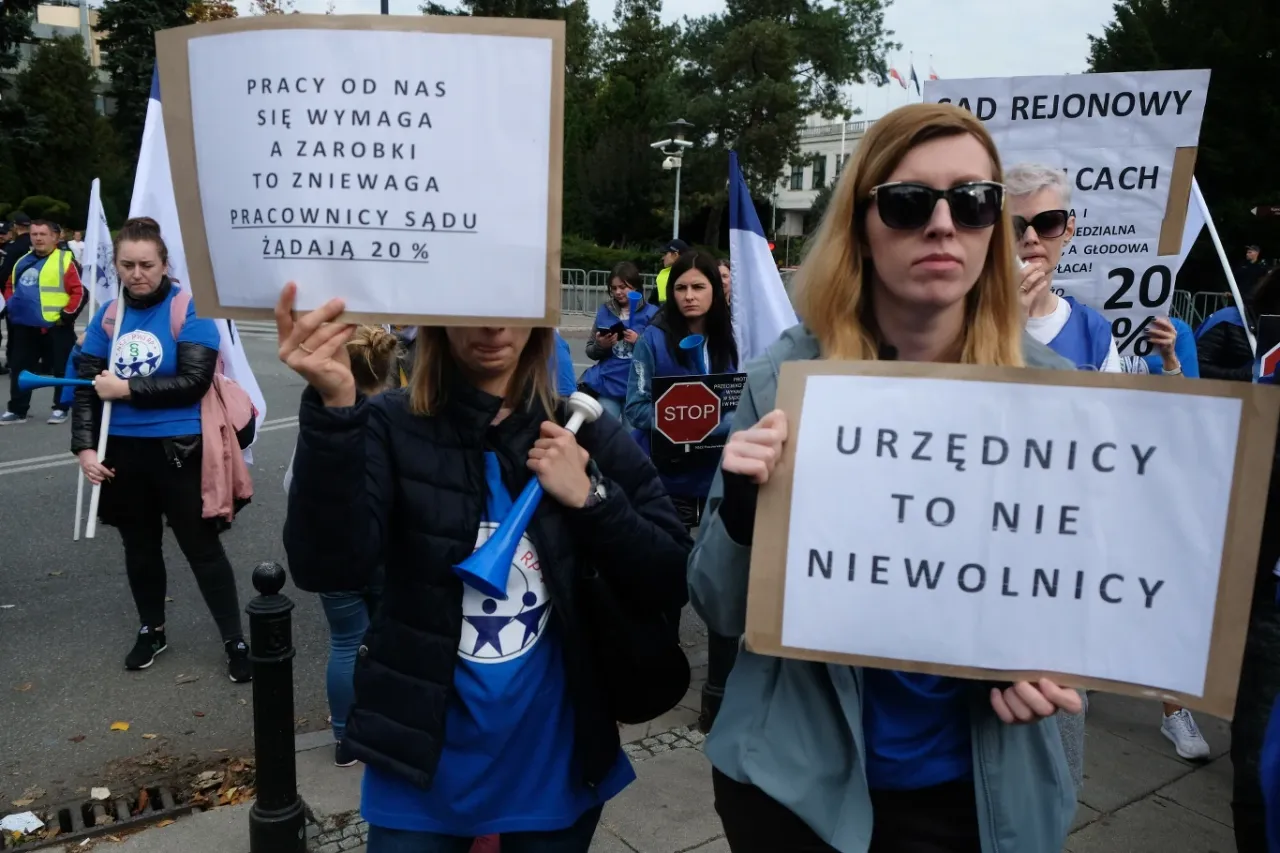 Praca w budżetówce - Stabilność, zarobki, rekrutacja - czy warto?