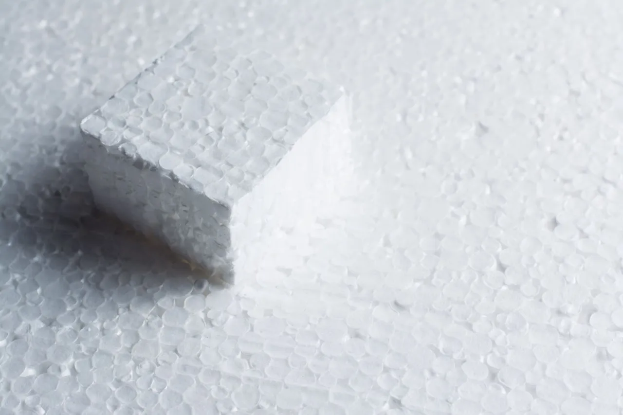 Styropian z frezem czy bez - co wybrać, aby zaoszczędzić czas i koszty?