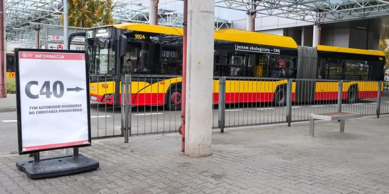 Poltrans gdzie się zatrzymuje w Ostrowcu – znajdź najbliższy przystanek