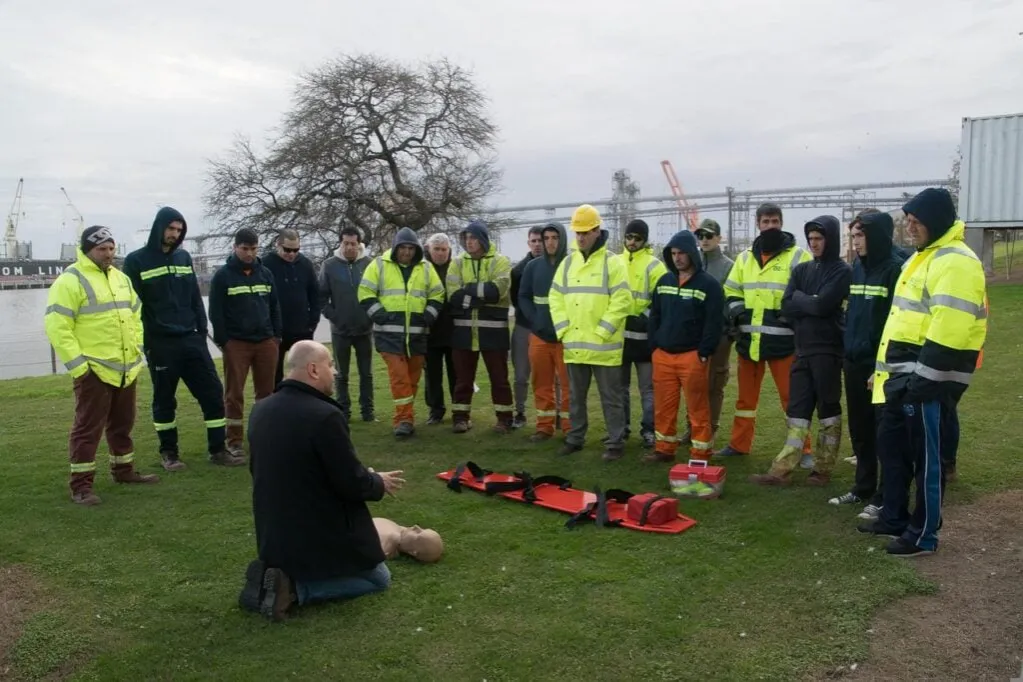 Jak długo ważne jest szkolenie pierwsza pomoc i dlaczego warto je odnawiać