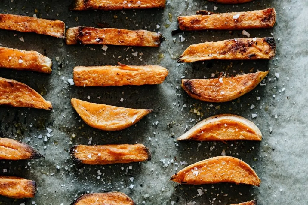 Sekret chrupkości: frytki z batatów jak z restauracji przepis