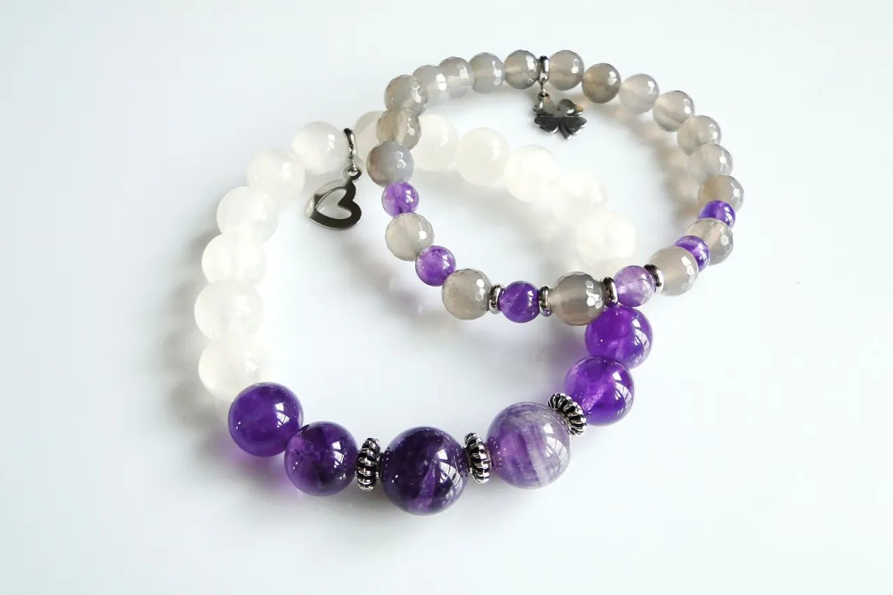 Jak zrobić bransoletkę z koralików na gumce - proste kroki i porady