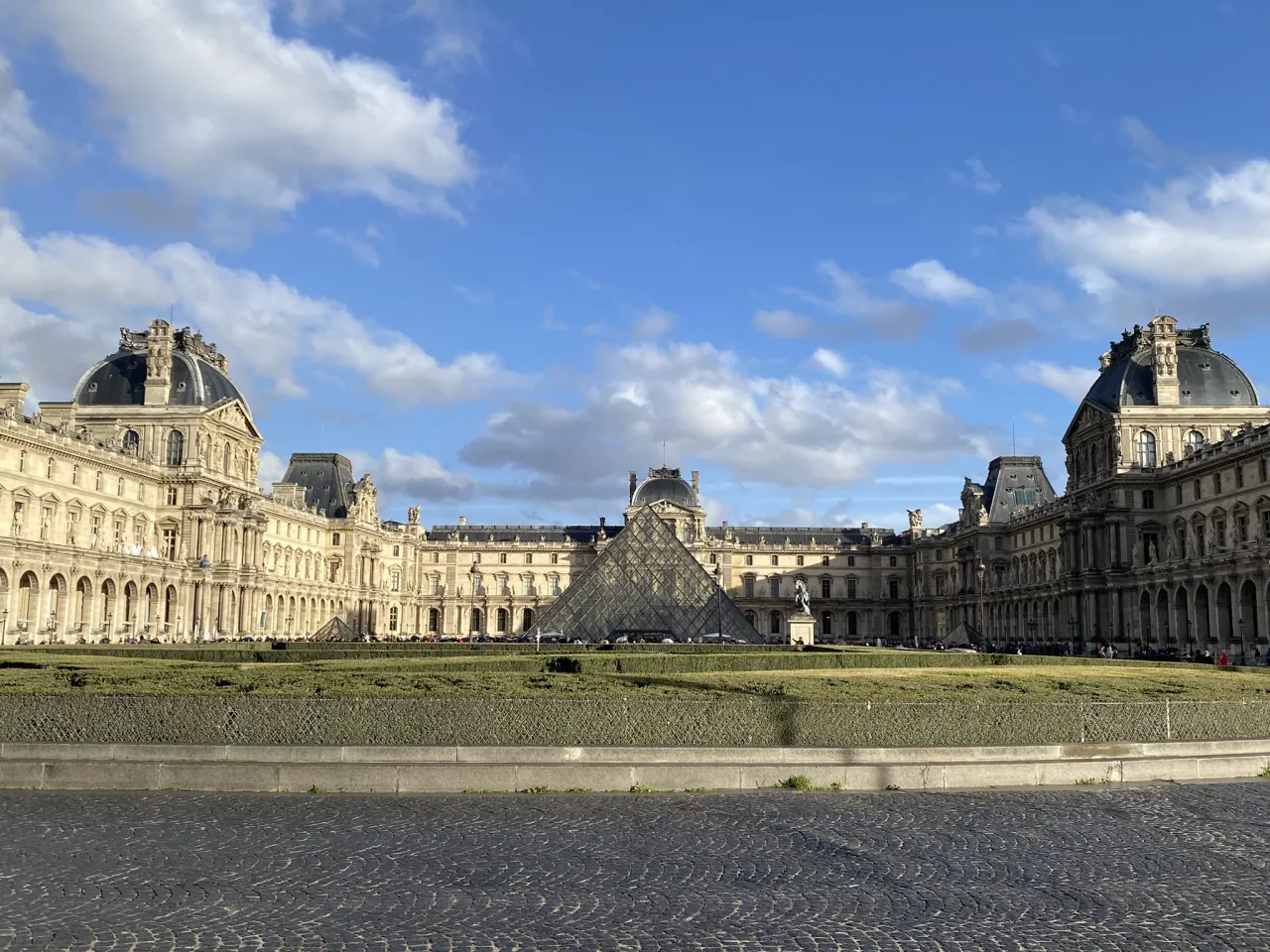 Ile kosztuje wejście do Luwru? Ceny biletów, które musisz znać Ile kosztuje wejście do Luwru? Ceny biletów, które musisz znać