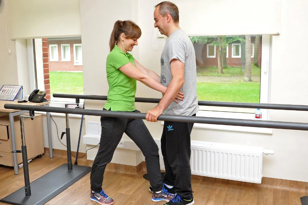 Komu przysługuje rehabilitacja bez kolejki? Sprawdź, kto może skorzystać