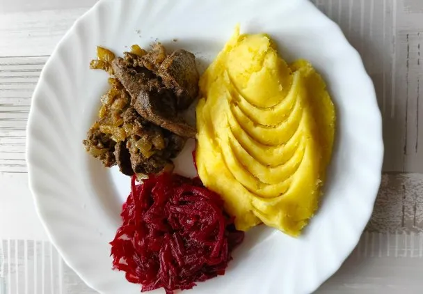 Jak zrobić wątróbkę z jabłkiem - prosty przepis na smaczne danie