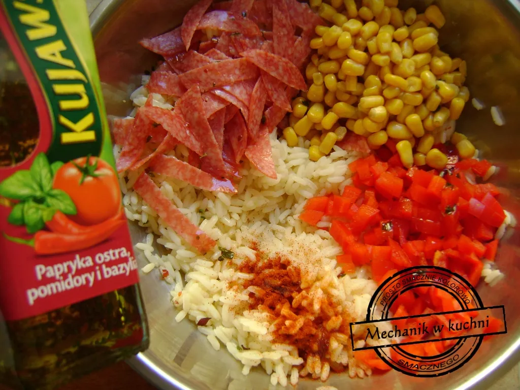 Sałatka z ryżem: jak zrobić sypki ryż? Przepisy i triki