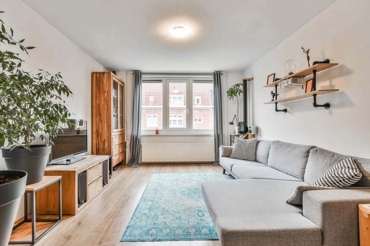 Czy szara kanapa pasuje do brązowych mebli? Odkryj idealne połączenia Czy szara kanapa pasuje do brązowych mebli? Odkryj idealne połączenia