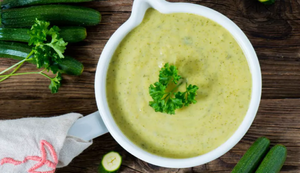 Najlepsza zupa z cukinii i mleka kokosowego: przepis krok po kroku