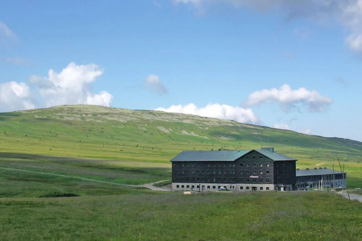 Czy schronisko może odmówić noclegu? Poznaj swoje prawa i zasady