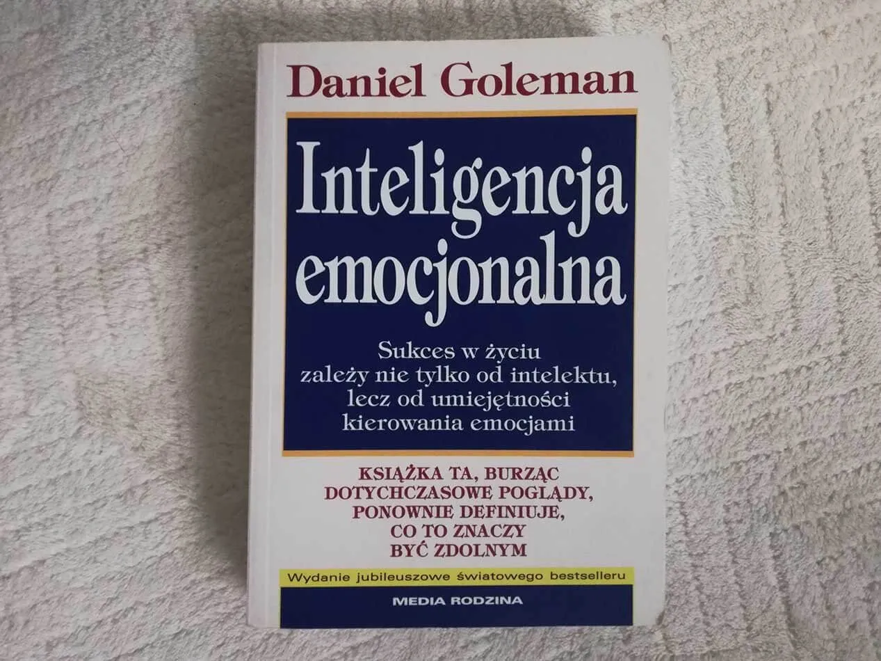 Inteligencja emocjonalna Golemana: Recenzja, wady i zalety