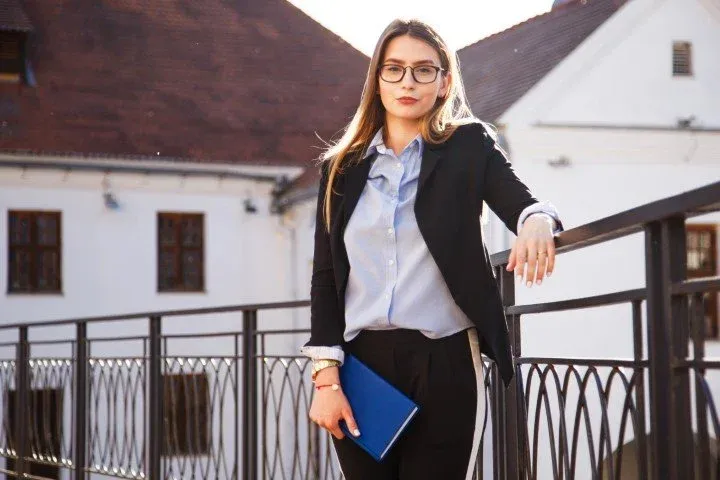 Staż po studiach prawniczych: jak zdobyć cenne doświadczenie zawodowe