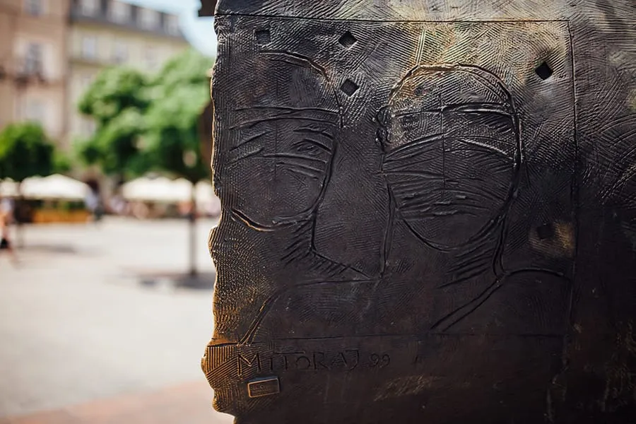 Głowa Mitoraja w Krakowie: historia, znaczenie i lokalizacja rzeźby Głowa Mitoraja w Krakowie: historia, znaczenie i lokalizacja rzeźby
