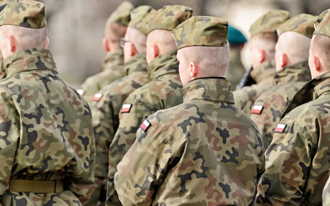 Gdzie odbywa się dobrowolna zasadnicza służba wojskowa w Polsce?