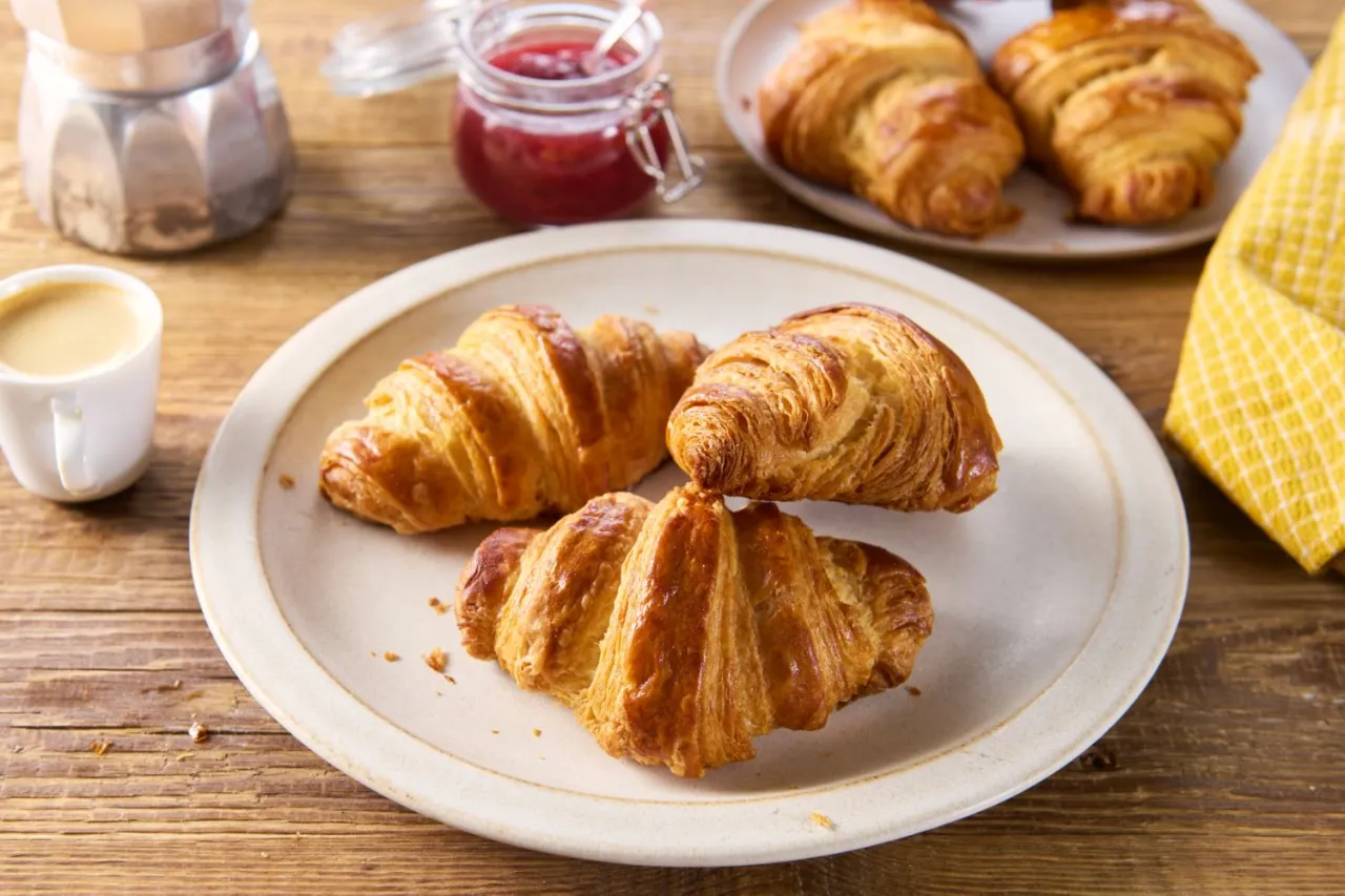 Szybki przepis na pyszne croissanty z gotowego ciasta francuskiego