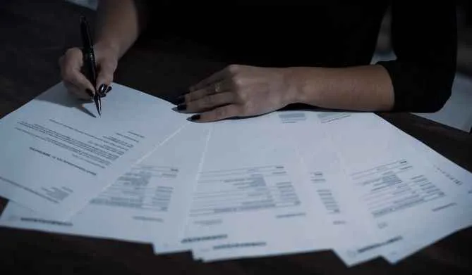 Jak odstąpić od faktury kupna samochodu i uniknąć problemów prawnych