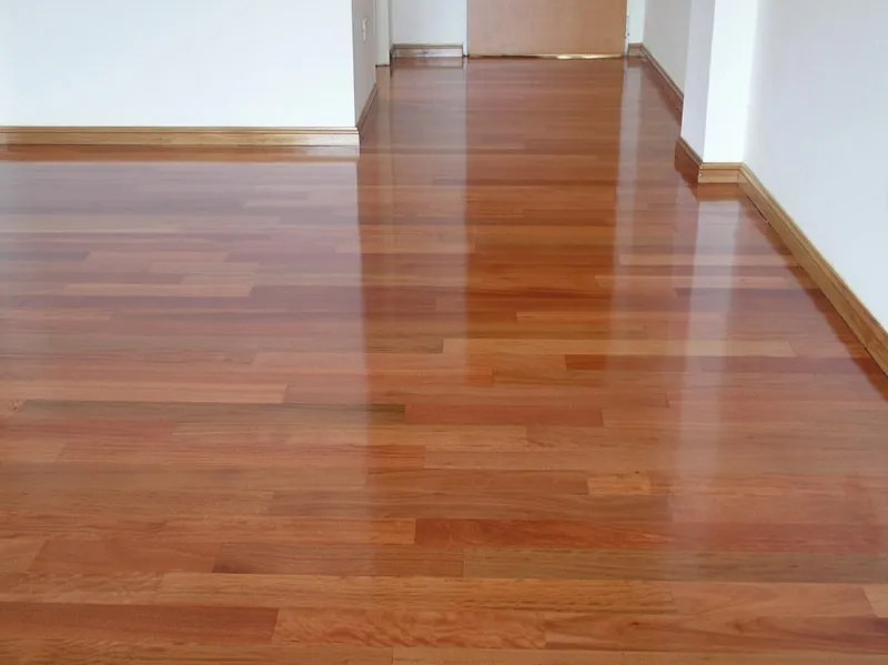 Matowe panele - skuteczne domowe sposoby na nabłyszczenie powierzchni