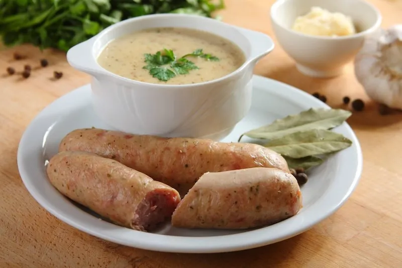 Jak zrobić białą kiełbasę w domu – prosty przepis krok po kroku