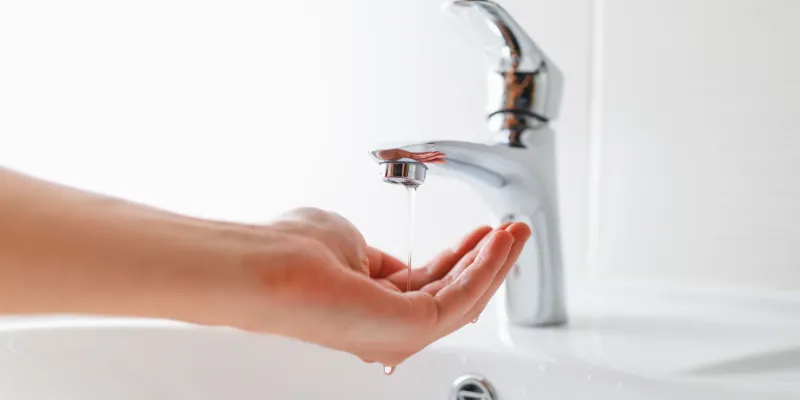Jak zmierzyć ciśnienie wody w kranie i uniknąć problemów z instalacją