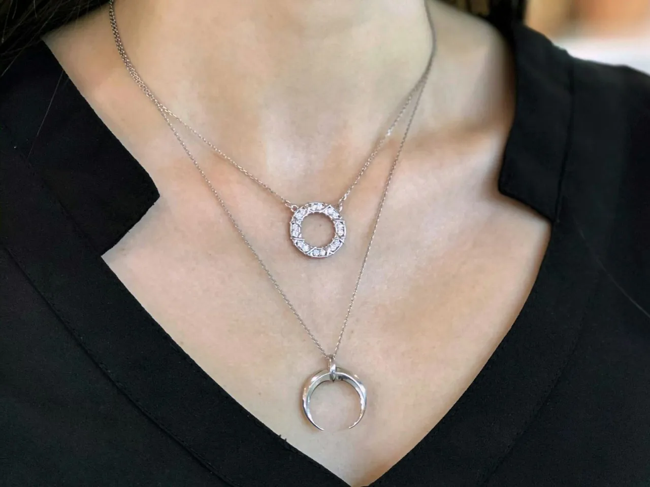 Jak odróżnić białe złoto od srebra - uniknij kosztownych błędów