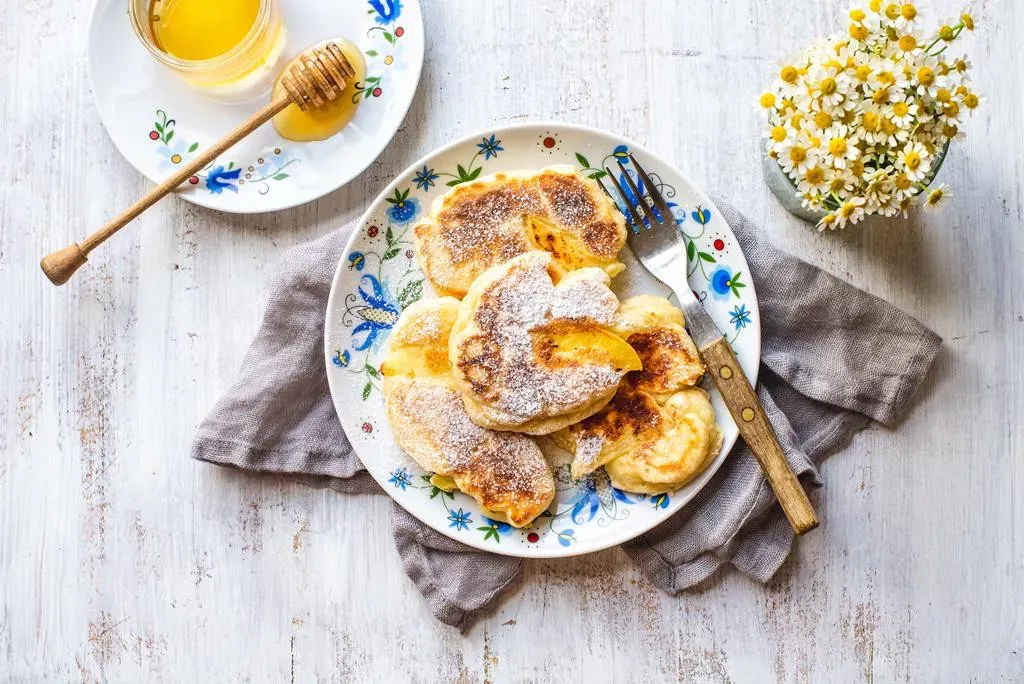 Proste przepisy na ciasta i desery, które zaskoczą każdego gościa