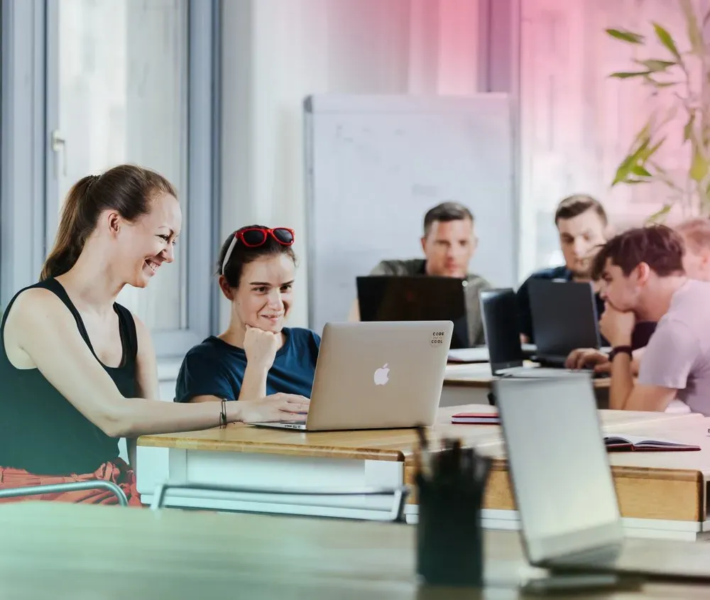  Kurs IT z gwarancją pracy! Sprawdź ofertę kursów programowania z gwarancją zatrudnienia.