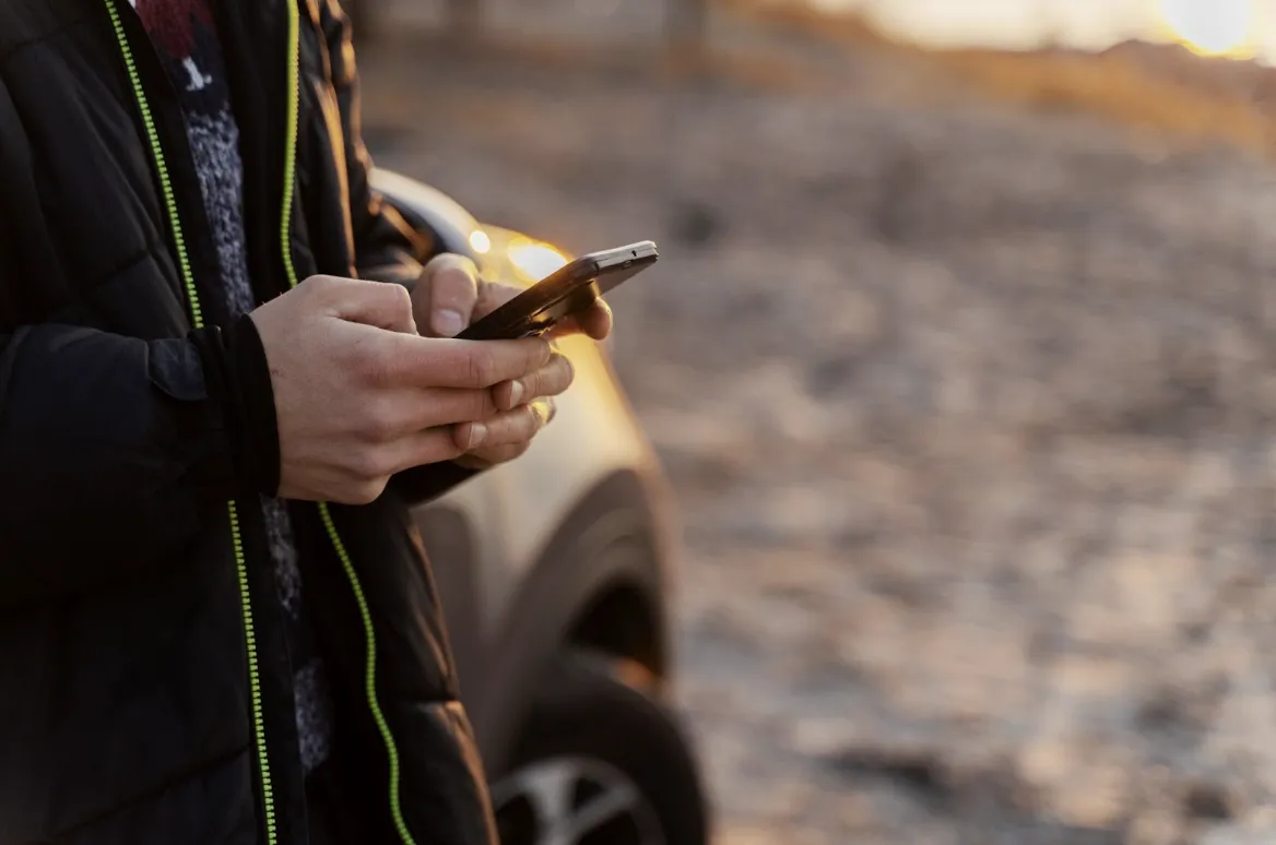 Dlaczego podróżnicy coraz częściej wybierają platformy rozrywkowe online?