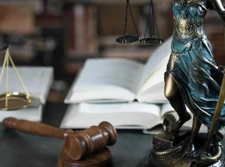 Dlaczego kredyt we frankach się opłaca? Odkryj ukryte korzyści i ryzyka