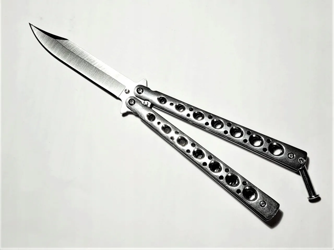 Nóż motylkowy (balisong) w Polsce: Legalność i granice użycia