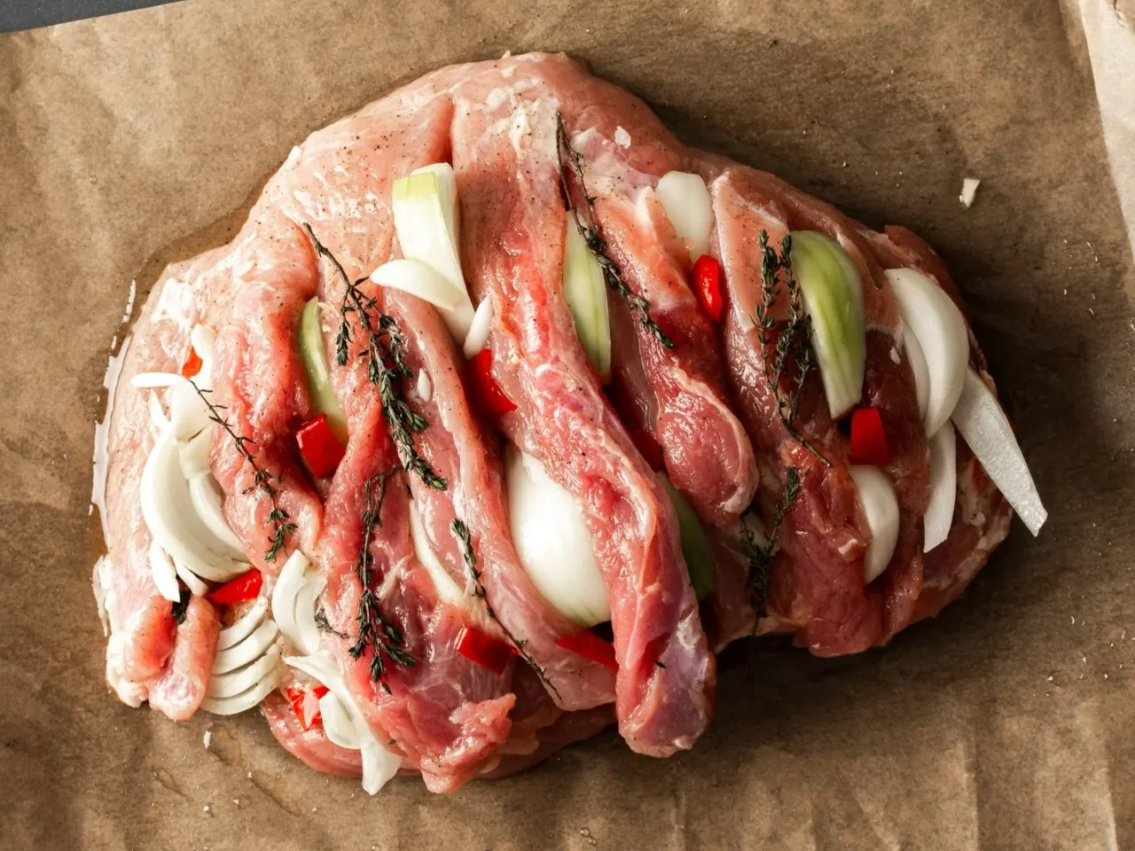 Jak zrobić szynkę na obiad, by zaskoczyć rodzinę smakiem
