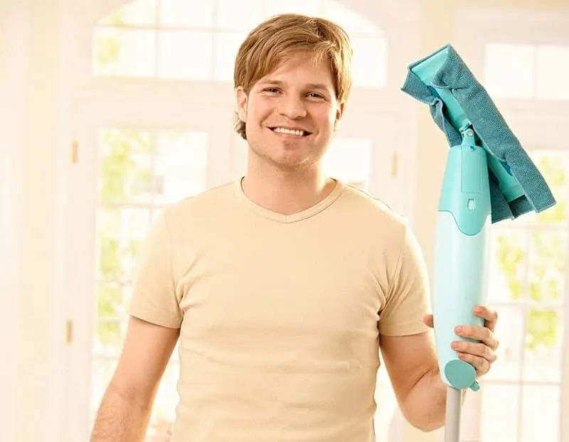 Jak myć okna mopem parowym, aby uniknąć smug i zarysowań