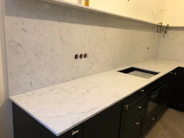 Ile kosztuje blat z konglomeratu? Ceny, które Cię zaskoczą