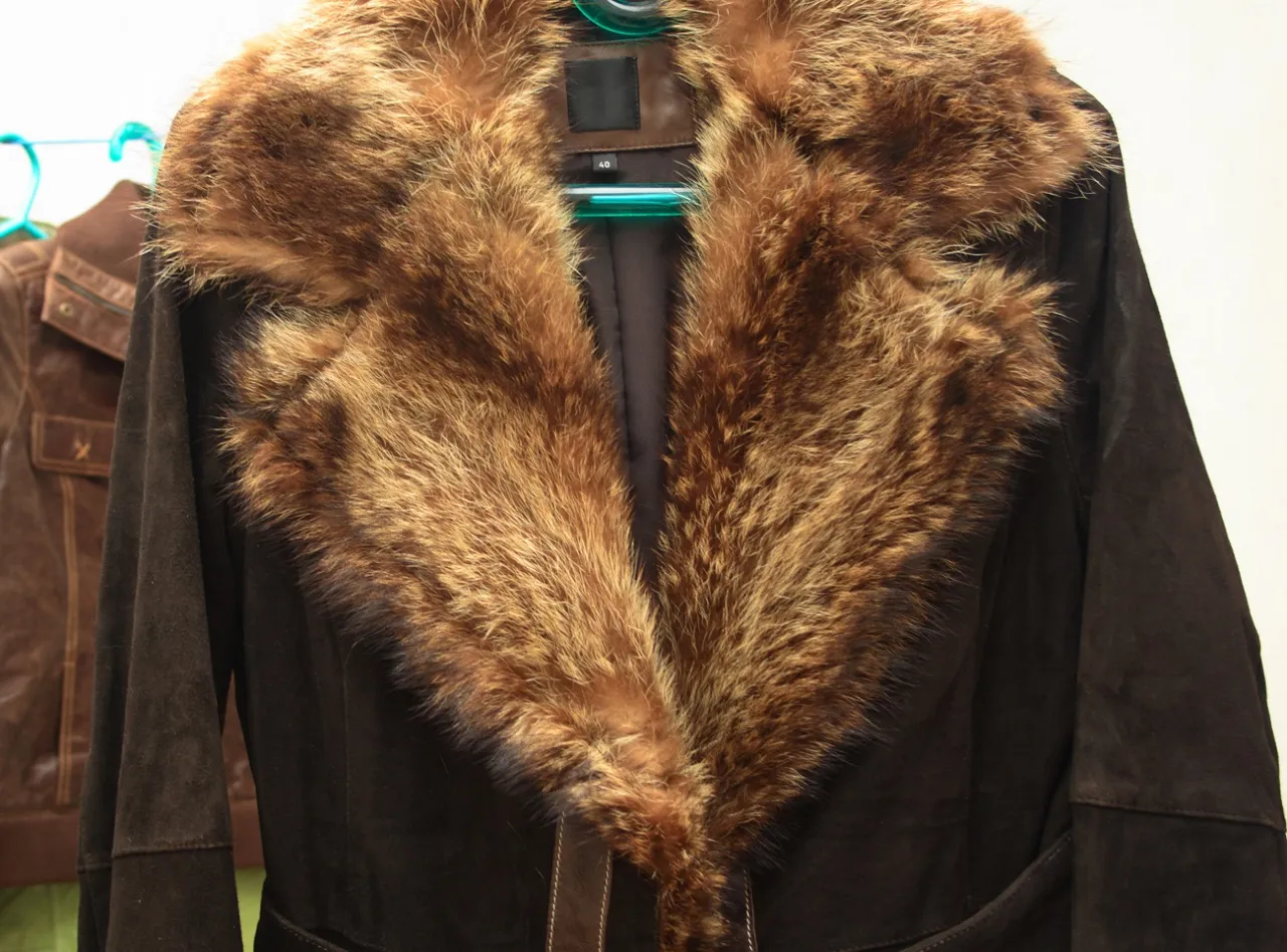 Jak czyścić kożuch naturalny, aby uniknąć jego zniszczenia?