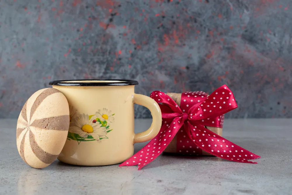 Jak zapakować filiżanki na prezent, by zachwyciły obdarowanego