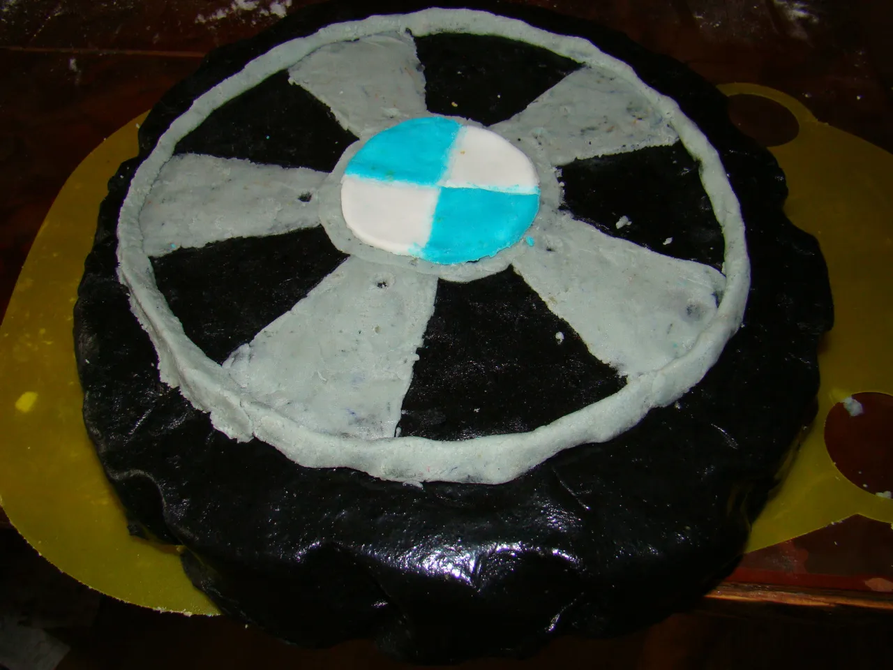 Jak zrobić tort opona - prosty przepis na efektowny deser Jak zrobić tort opona - prosty przepis na efektowny deser