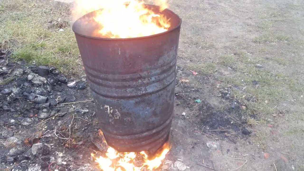 Jak prosto zrobić spalarkę ogrodową z beczki i efektywnie spalać odpady