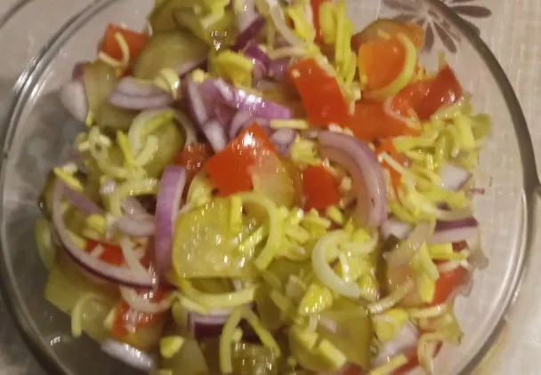 Jak zrobić sałatkę z ogórków kiszonych – prosty przepis na smaczny dodatek Jak zrobić sałatkę z ogórków kiszonych – prosty przepis na smaczny dodatek