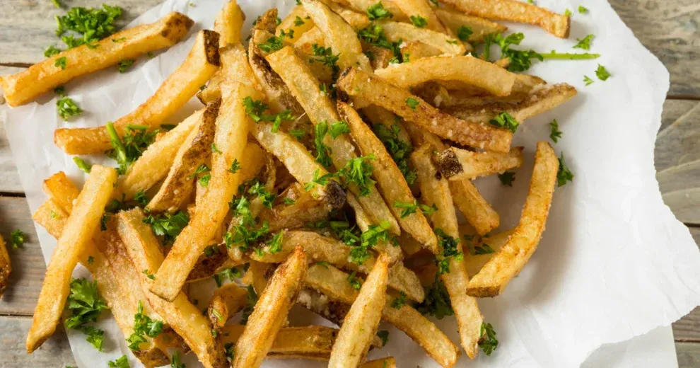 Pieczone frytki z piekarnika: Sekret idealnej chrupkości bez tłuszczu