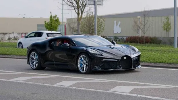 Bugatti La Voiture Noire - 1500 koni i niesamowite osiągi