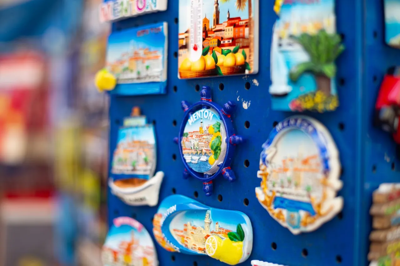 Pamiątki z Francji: Co przywieźć? Praktyczny przewodnik