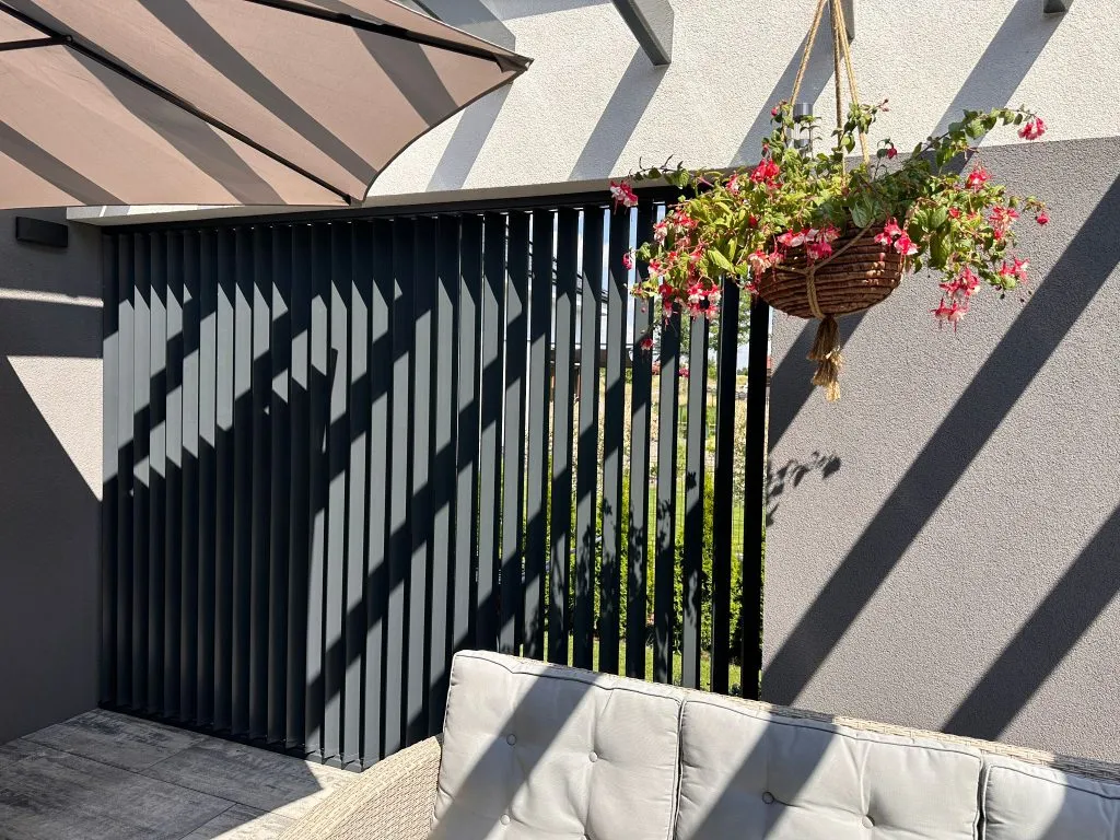 Ruchome żaluzje ogrodowe DIY: Zrób to sam krok po kroku